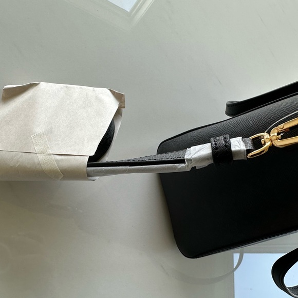 Brand new Tory Burch Emerson Tote Bag - Picture 8 of 10